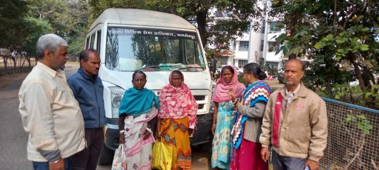 मोबाइल वैन द्वारा डालसा ने चलाया जागरूकता अभियान