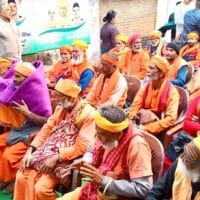 “काले कंबल वाले” ने साधु समाज में कंबल वितरण कर कंबल सेवा अभियान का शुभारंभ किया…..