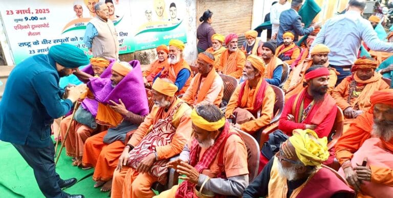 “काले कंबल वाले” ने साधु समाज में कंबल वितरण कर कंबल सेवा अभियान का शुभारंभ किया…..