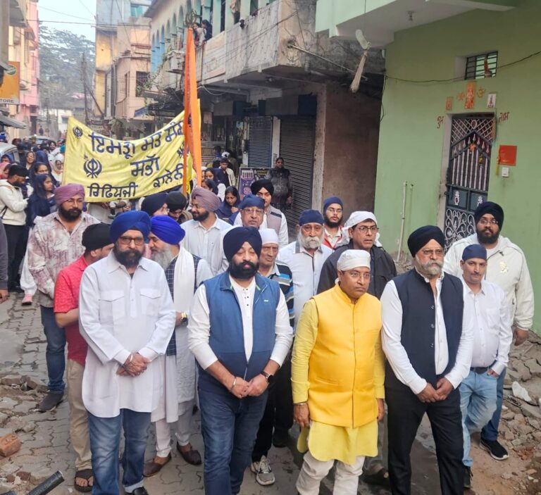 साहिबजादों के शहीदी दिहाड़ा पर निकला नगर कीर्तन, गुरुवाणी से गूंजा रिफ्यूजी कॉलोनी क्षेत्र, गुरुद्वारा प्रधान सरदार गुरप्रीत सिंह एवं भाजपा नेता कुलवंत सिंह बंटी हुए शामिल…..