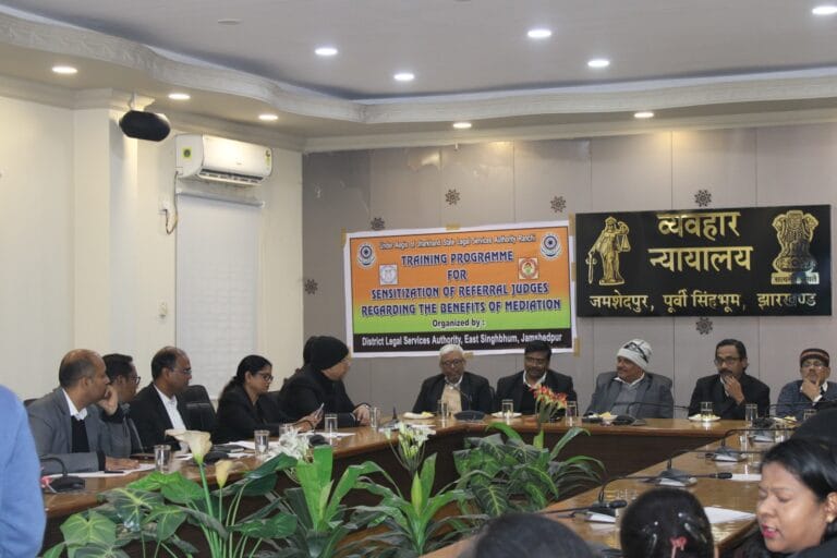 मध्यस्थता के लाभ विषय पर व्यवहार न्यायालय के कॉन्फ्रेंस हॉल में प्रशिक्षण कार्यक्रम आयोजित , न्यायिक अधिकारी हुए शामिल ।