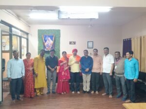 शादी की 22वीं सालगिरह पर शिरडी में प्रीतम सिंह भाटिया और उनकी पत्नी अरूणा भाटिया को साईं बाबा संस्थान शिरडी के पदाधिकारियों ने संयुक्त रूप से किया सम्मानित…..