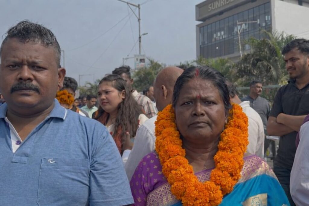 मानगो नगर निगम वार्ड-12  से रूबी सरकार ने दाखिल किया नामांकन, महिलाओं और युवाओं की मजबूत भागीदारी….