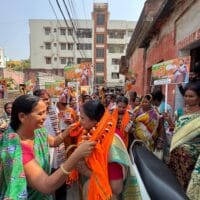 कुमकुम श्रीवास्तव  तुफानी जनसंपर्क अभियान से चुनावी रेस में शीर्ष पर….