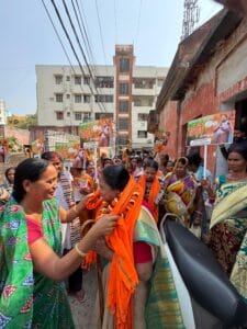 कुमकुम श्रीवास्तव  तुफानी जनसंपर्क अभियान से चुनावी रेस में शीर्ष पर….