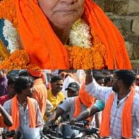 भाड़े के लोग, अपनों का तिरस्कार और मतदान पूर्व फ्लॉप चुनावी रैली की वजह से मानगो की मेयर पद की प्रत्याशी कुमकुम श्रीवास्तव चुनावी रेस से लगभग बाहर…..