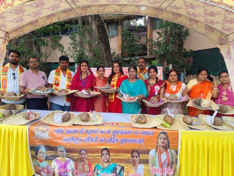 “यात्रा” ने 150 से ज्यादा चैती छठ व्रतियों के बीच किया सूप, फल और साड़ी का वितरण…..