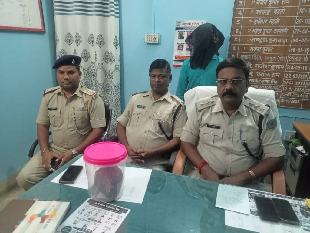 पटमदा में युवक की हत्या का खुलासा, आरोपी गिरफ्तार, पत्थर से वार कर की गई थी मनोहर मांझी की हत्या…..