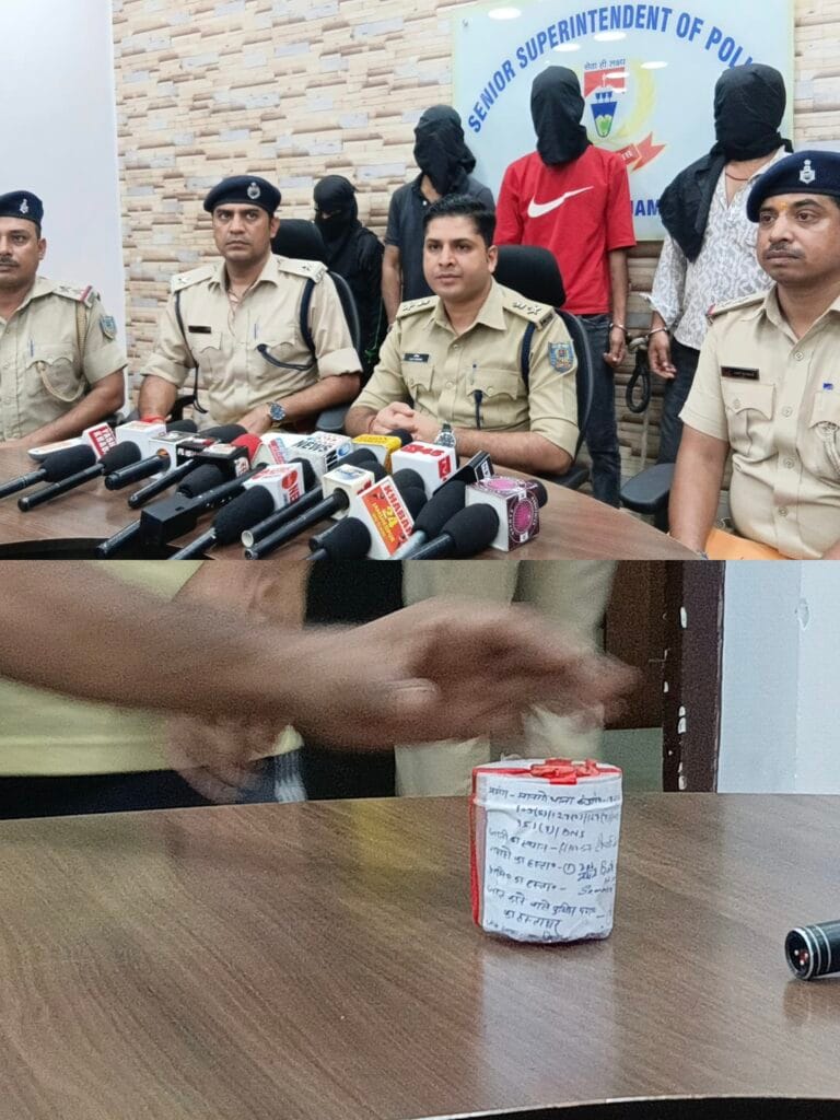मानगो में महिला को बंधक बनाकर जेवर लूटने का मामला, चार आरोपी गिरफ्तार, S.I.R कर्मी बनकर फ्लैट में घुसे थे अपराधी, लूटे गए करीब 20 ग्राम सोने के आभूषण बरामद…..