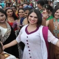 जमशेदपुर में बदल रहा पेशे का ट्रेंड👉सामान्य युवकों का किन्नर समुदाय से जुड़ने की ओर बढ़ता रुझान चर्चा में, आखिर क्या हैं इसके पीछे के कारण?