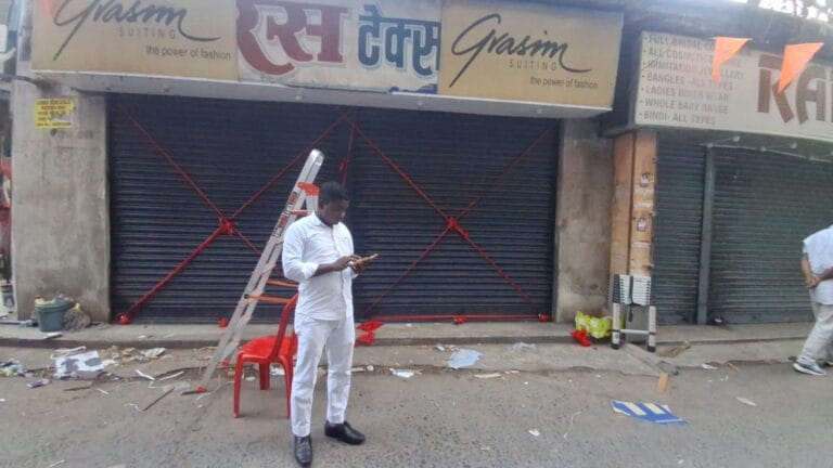 न्यायालय के आदेश पर महाबीर सिंह मार्केट की दुकान का कब्जा दिलाया गया…..